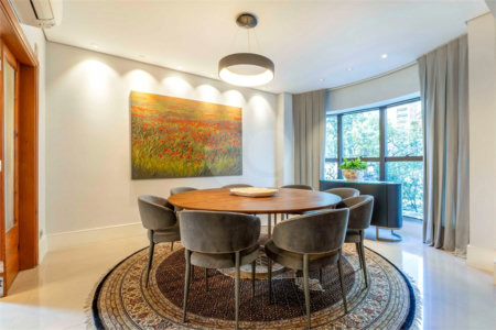 Apartamento à venda com 4 quartos, sendo 3 suítes, em Moema, São Paulo, SP