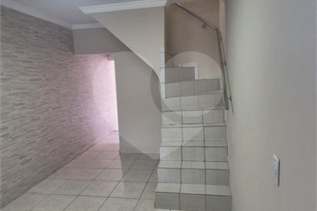 Sobrado à venda com 3 quartos, sendo 1 suíte, em Jardim Las Vegas, Santo André, SP