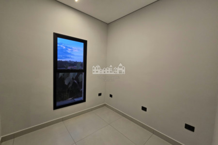 Casa térrea à venda com 3 quartos, sendo 1 suíte, no condomínio Portal Lamis, Atibaia - SP