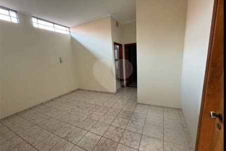 Casa à venda com 3 quartos, sendo 1 suíte, em Jardim Ártico, Araraquara, SP