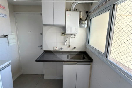 Apartamento à venda com 2 suítes em Vila Lúcia Elvira, São Paulo, SP