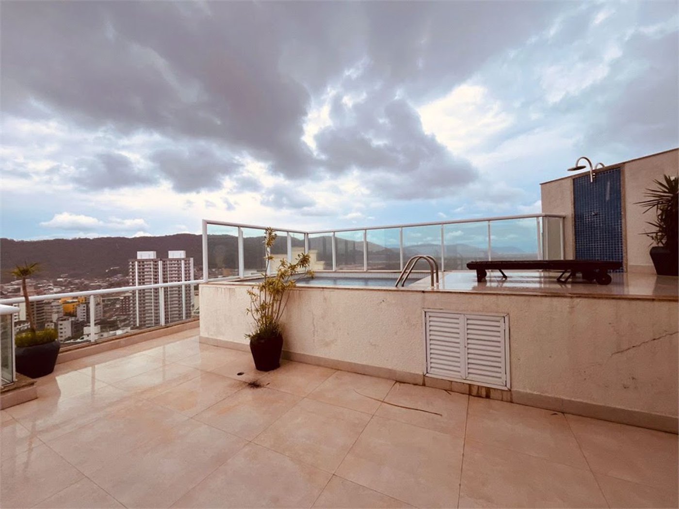 Apartamento com 3 dormitórios à venda, 285 m² por R$ 3.490.000,00 - Jardim Virginia - Guarujá/SP