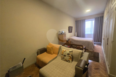 Apartamento à venda com 4 quartos, sendo 1 suíte, em Copacabana, Rio de Janeiro, RJ