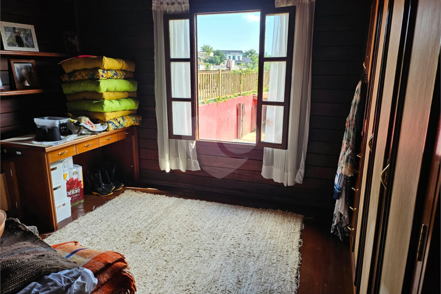 Casa à venda com 4 quartos, sendo 3 suítes, no condomínio Residncial Euroville, Carapicuíba - SP