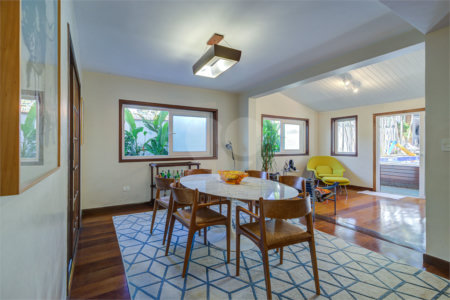Casa de Vila à venda com 4 quartos, sendo 2 suítes,  em Jardim Marajoara, São Paulo, SP