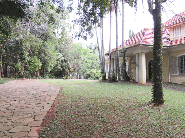 Casa à venda com 4 quartos, sendo 2 suítes,  no condomínio Chácara Flora, São Paulo - SP