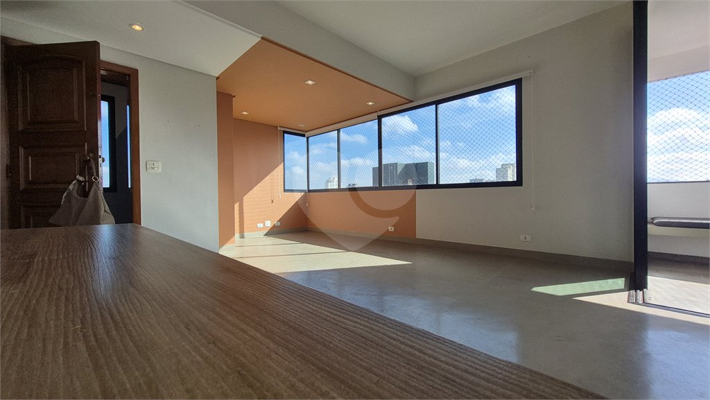 Apartamento à venda ou para alugar com 3 quartos, sendo 2 suítes, em Vila Romana, São Paulo, SP
