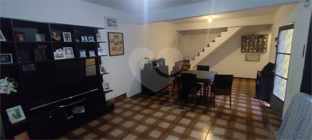 Sobrado à venda com 6 quartos, sendo 1 suíte, em Vila Acoreana, Poá, SP