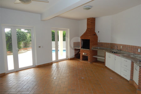 Casa à venda com 3 quartos, sendo 1 suíte, no condomínio Alpes de Vinhedo, Vinhedo - SP