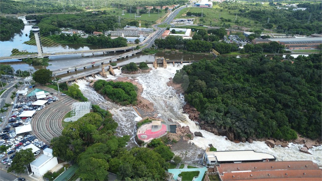 Casa à venda com 4 quartos, sendo 1 suíte, em Jardim Celani, Salto, SP
