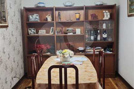 Casa à venda com 3 quartos, sendo 2 suítes, em Indianópolis, São Paulo, SP