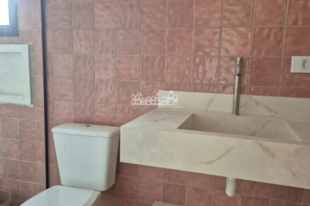 Casa à venda com 3 suítes em Vila Petrópolis, Atibaia, SP