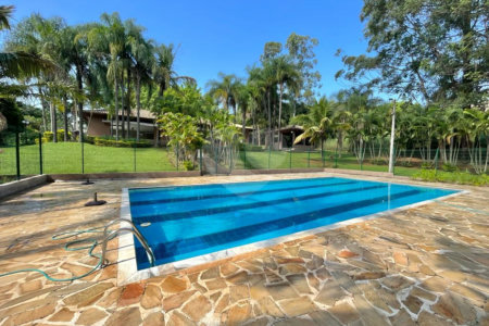 Casa à venda com 5 quartos, sendo 3 suítes, no condomínio Santa Teresa 1, Vinhedo - SP