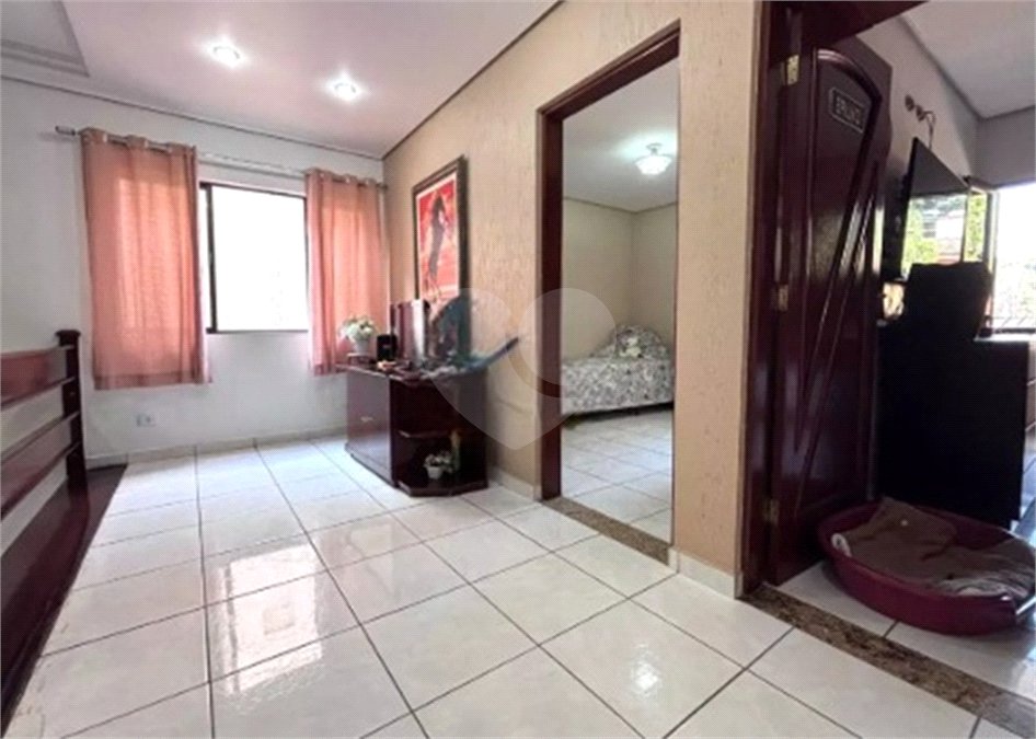 Sobrado à venda ou para alugar com 3 quartos, sendo 1 suíte,  em Jardim Maria Helena, Guarulhos, SP