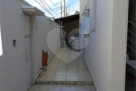 Sobrado à venda com 3 quartos, sendo 1 suíte, em Vila Suissa, Mogi das Cruzes, SP
