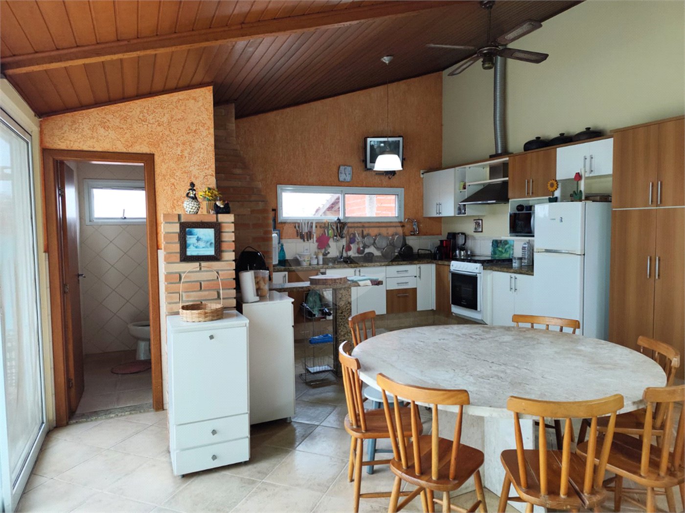 Sobrado à venda com 3 quartos, sendo 2 suítes, em Vila Romão, Salto, SP