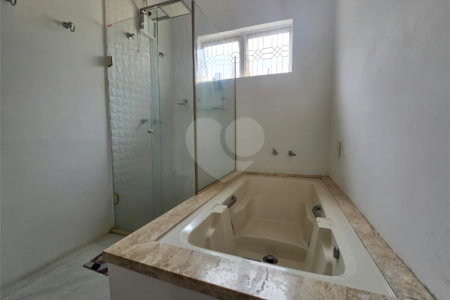 Casa à venda com 3 quartos, sendo 1 suíte,  em Jardim Shangri-lá, Itapetininga, SP