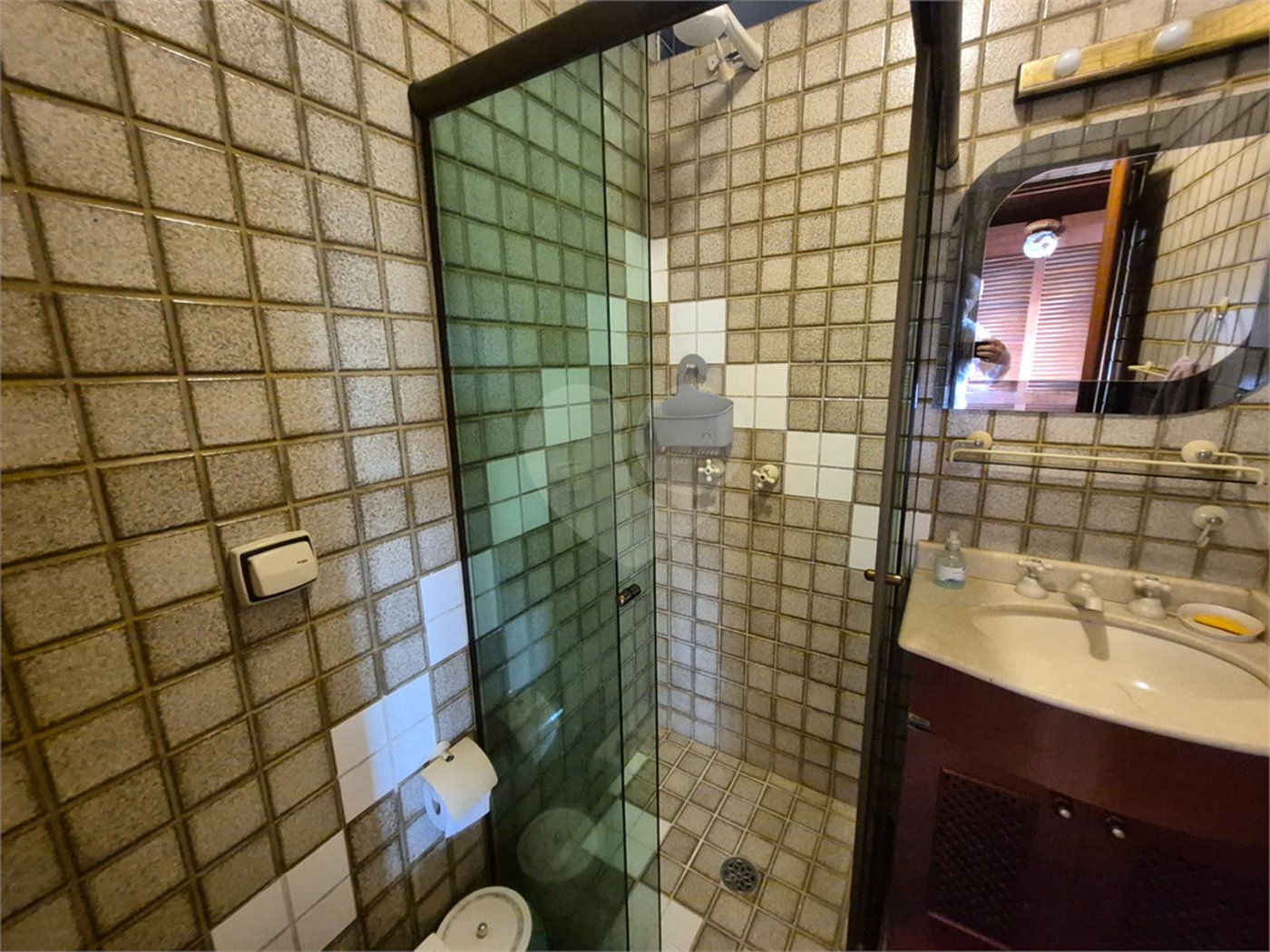 Casa à venda com 3 quartos, sendo 1 suíte, no condomínio Alpes da Cantareira, Mairiporã - SP