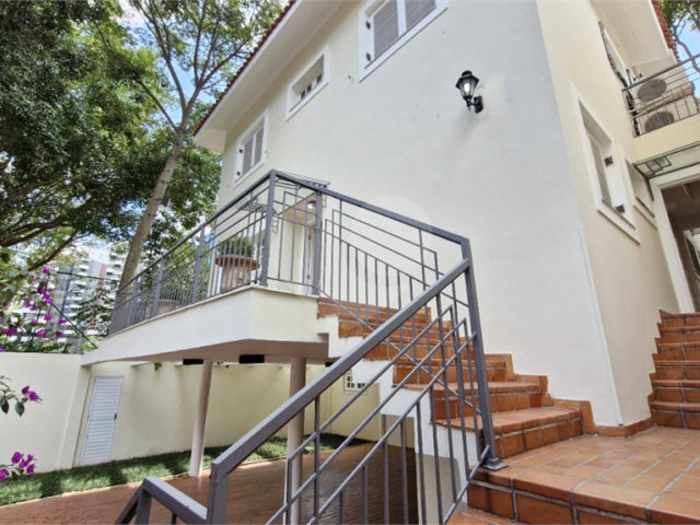 Casa à venda com 4 suítes no condomínio Jardim Vitória Régia, São Paulo - SP