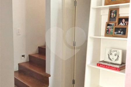Sobrado à venda com 4 quartos, sendo 1 suíte, em Jardim Novo Mundo, São Paulo, SP