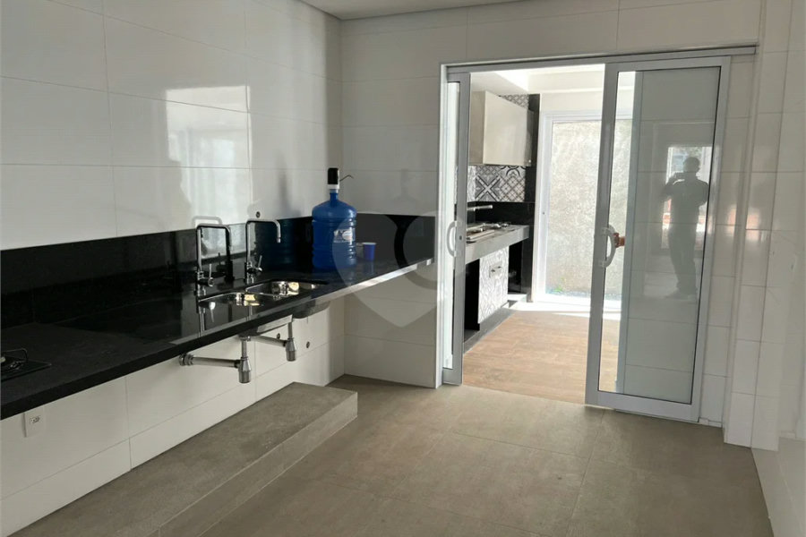 Residencial Tremembe Casa Linda - 255 mts - 04 dormit sendo 02 suites , 5 wcs - 04 vagas