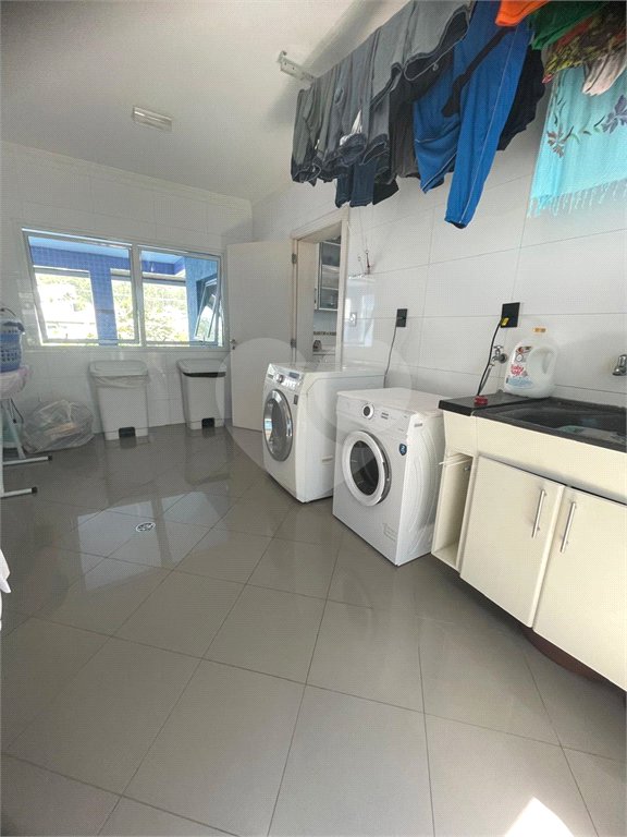 Casa à venda com 5 quartos, sendo 3 suítes, no condomínio Swiss Park, São Bernardo do Campo - SP