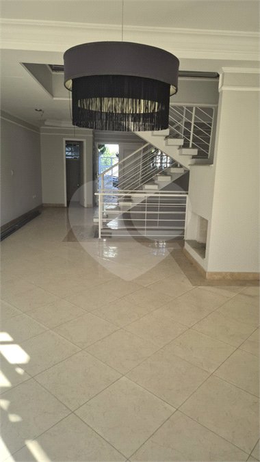 Sobrado à venda com 4 quartos, sendo 2 suítes, em Jardim Virginia Bianca, São Paulo, SP