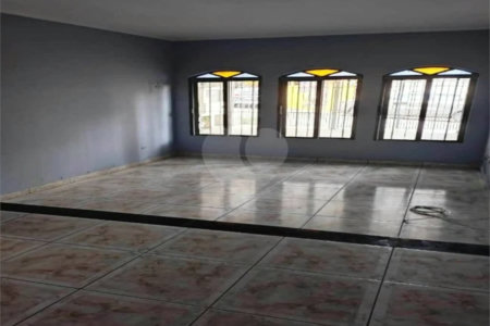 Sobrado à venda com 3 quartos, sendo 1 suíte, em Parada Inglesa, São Paulo, SP