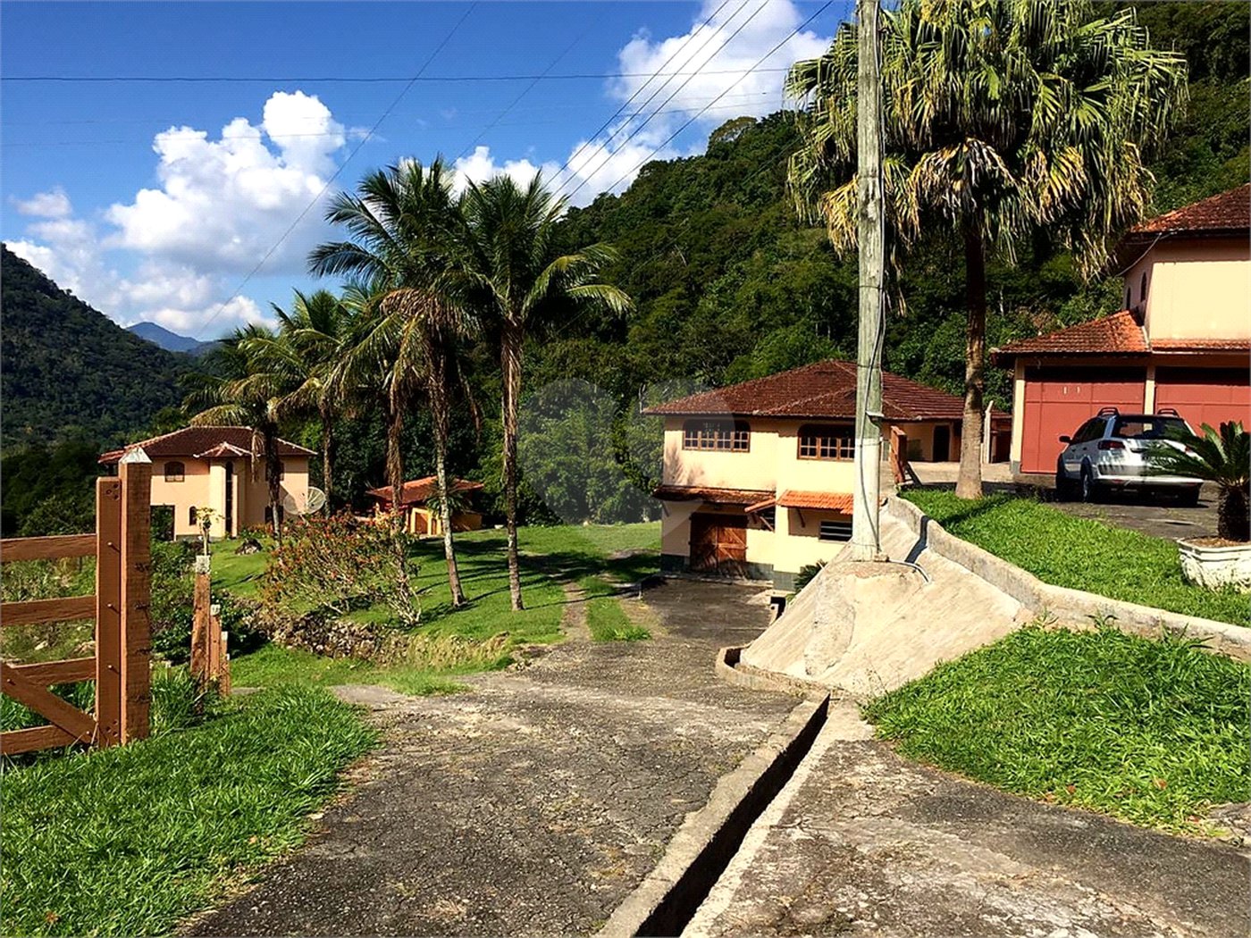 Fazenda à venda com 7 quartos, sendo 3 suítes, em Professor Souza, Casimiro de Abreu, RJ