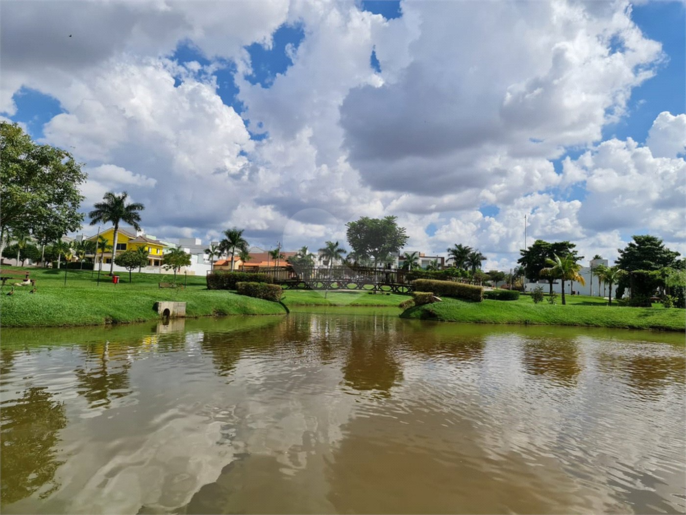 Casa à venda com 3 quartos, sendo 1 suíte, no condomínio Ibiti Royal Park, Sorocaba - SP