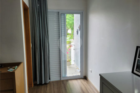 Sobrado à venda com 3 quartos, sendo 1 suíte,  em Vila Marari, São Paulo, SP