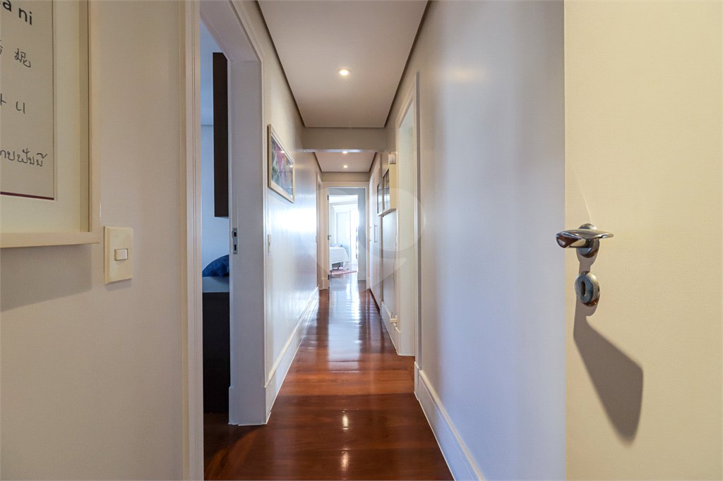 Cobertura à venda com 4 quartos, sendo 3 suítes,  em Vila Uberabinha, São Paulo, SP