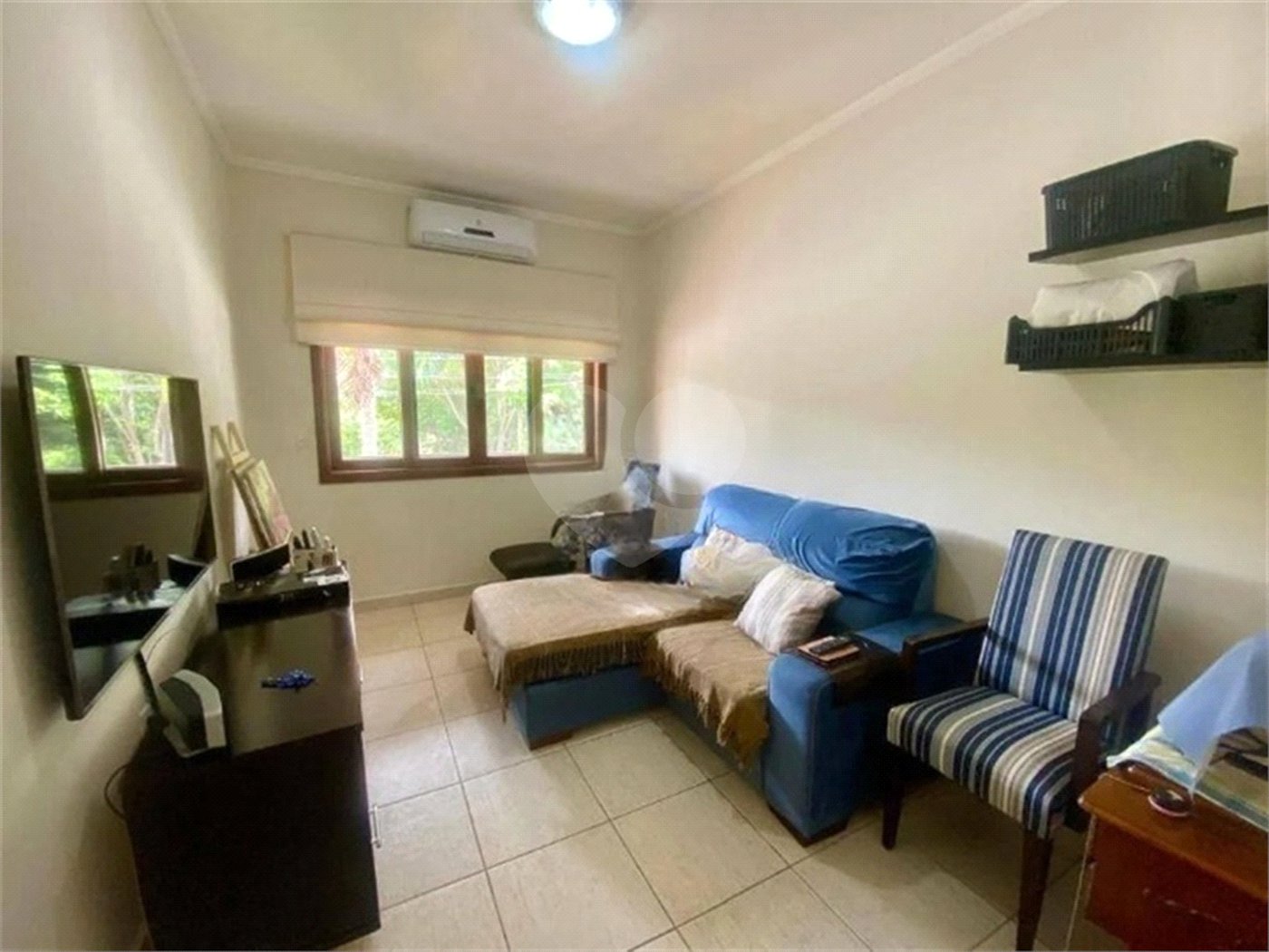 Casa à venda com 3 quartos, sendo 1 suíte, no condomínio Recanto dos Paturis, Vinhedo - SP