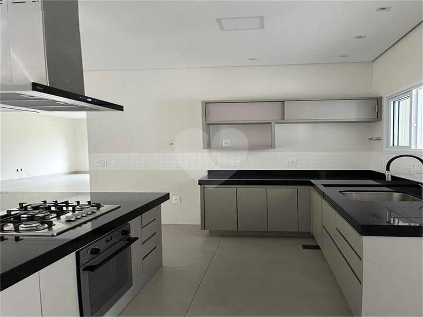 Casa à venda com 3 suítes no condomínio Jardim Residencial Dona Lucilla, Indaiatuba - SP