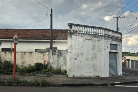 Casa térrea, 2 dormitórios com salão comercial Jd. Nova São Carlos
