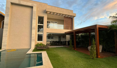 Casa à venda com 6 suítes, 50 Metros da Praia - Guarajuba
