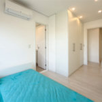 Apartamento de 03 dormitórios sendo 02 suítes com 02 vagas de garagem.