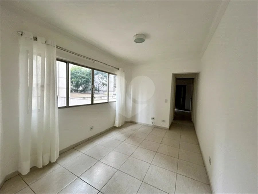 Apartamento Reformado com 1 dormitório, 1 vaga de garagem em Santa Cecília.