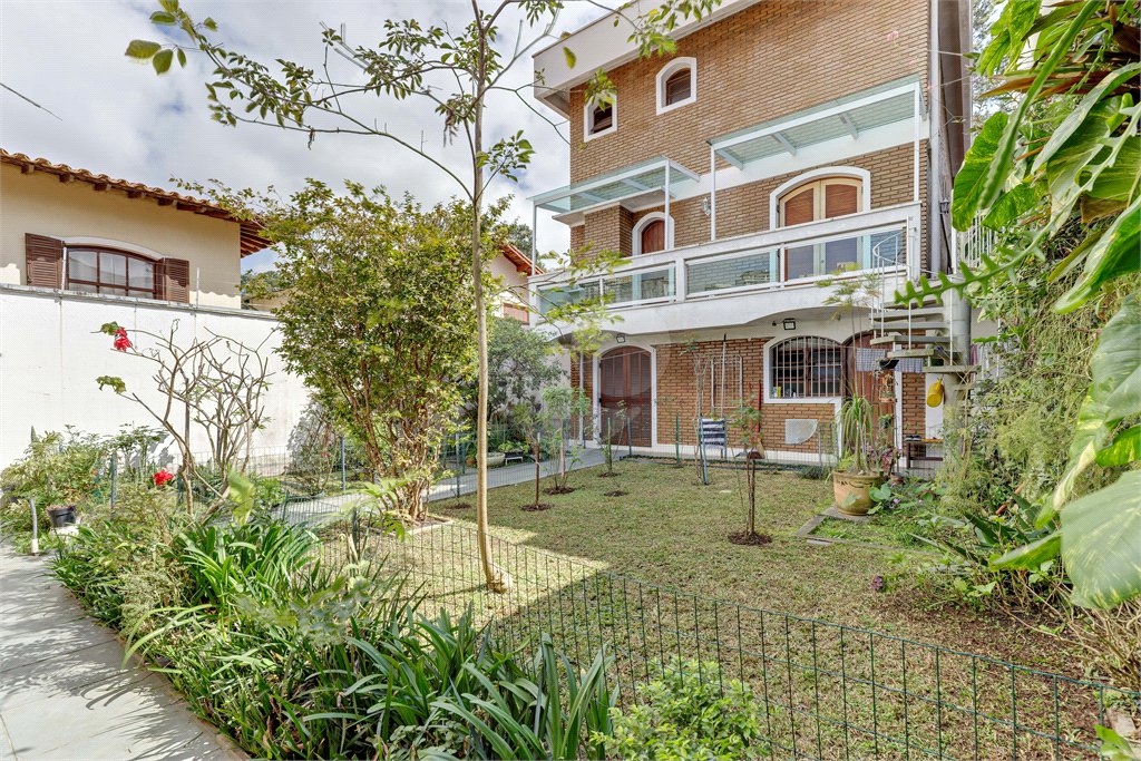 Casa à venda com 3 quartos, sendo 1 suíte, em Alto da Boa Vista, São Paulo, SP