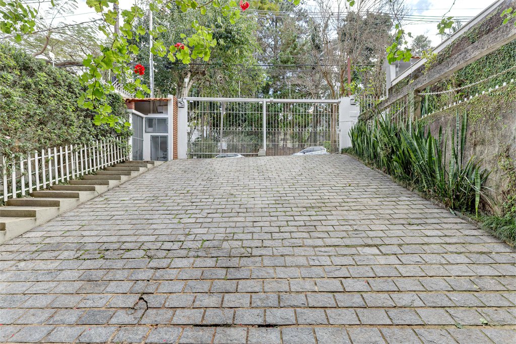 Casa à venda com 3 quartos, sendo 1 suíte, em Alto da Boa Vista, São Paulo, SP