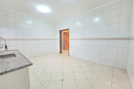 Casa à venda com 3 quartos, sendo 1 suíte, no condomínio Residencial Jardim das Palmeiras, Vinhedo - SP