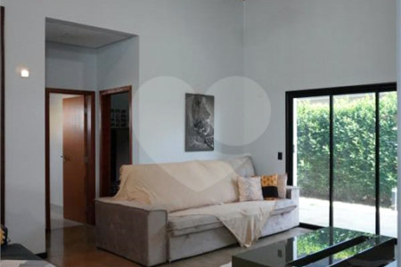 Casa à venda com 4 quartos, sendo 2 suítes, no condomínio Primavera, Salto - SP