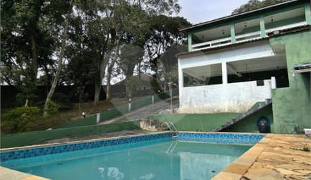 Sobrado à venda ou para alugar com 4 suítes em Serra da Cantareira, Mairiporã, SP