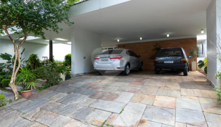 Sobrado à venda com 4 quartos, sendo 2 suítes,  em Brooklin Velho, São Paulo, SP