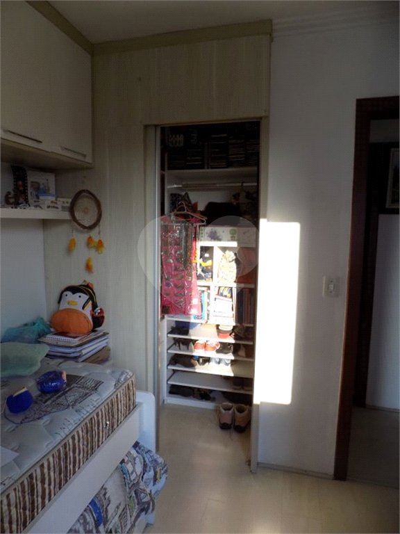 Casa à venda com 3 quartos, sendo 1 suíte, no condomínio Morada dos Pinheiros, São Paulo - SP