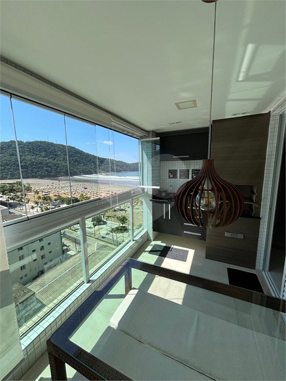 Apartamento à venda com 3 quartos, sendo 1 suíte, em Canto do Forte, Praia Grande, SP