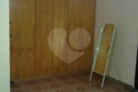 Sobrado à venda com 3 suítes em Vila Nivi, São Paulo, SP