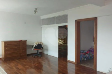Sobrado à venda com 5 quartos, sendo 2 suítes,  em Parque São Domingos, São Paulo, SP