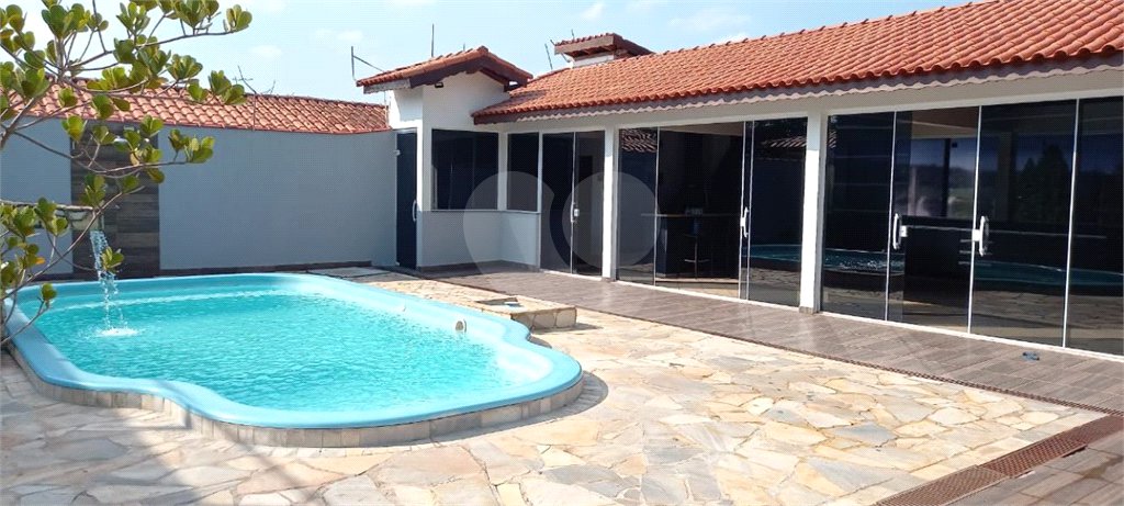 Casa à venda com 8 quartos, sendo 3 suítes,  no condomínio Terras de Santa Rosa, Salto - SP