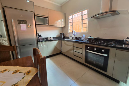 Casa à venda com 2 quartos em Vila Carvalho, Itapetininga, SP